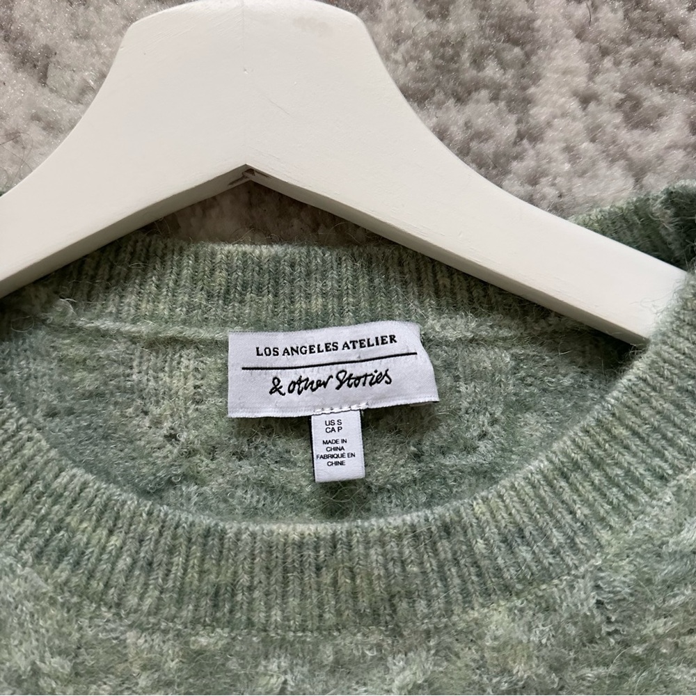 & other stories mint pistachio green ruffle wrist crop sweater - Picture 3 of 3